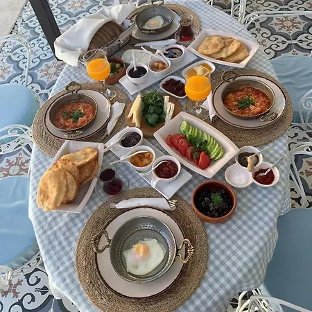 Aral Turkuaz Pensjonat Çeşme