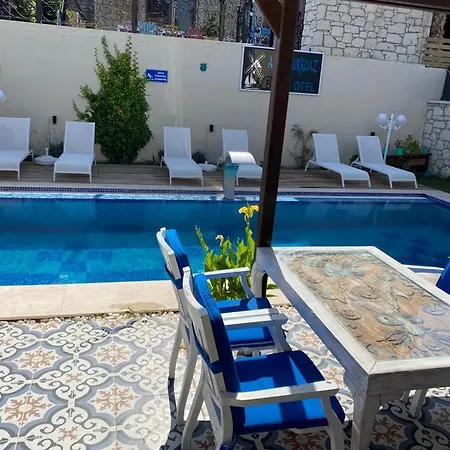 Pensión Aral Turkuaz Çeşme